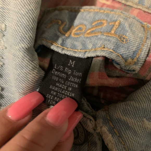 Light denim jean jacket. - Picture 3 of 3